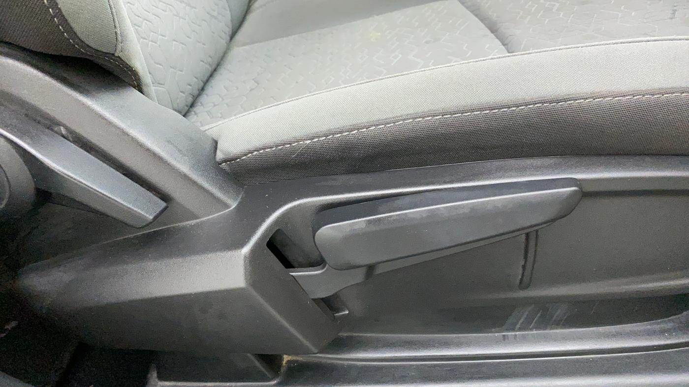 2020 Tata ALTROZ XZ (O) 1.2 RTN, Petrol, Manual, 17,660 km, Driver Side Adjustment Panel