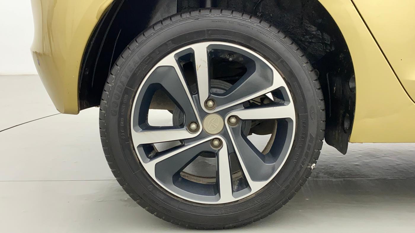 2020 Tata ALTROZ XZ (O) 1.2 RTN, Petrol, Manual, 17,660 km, Right Rear Wheel