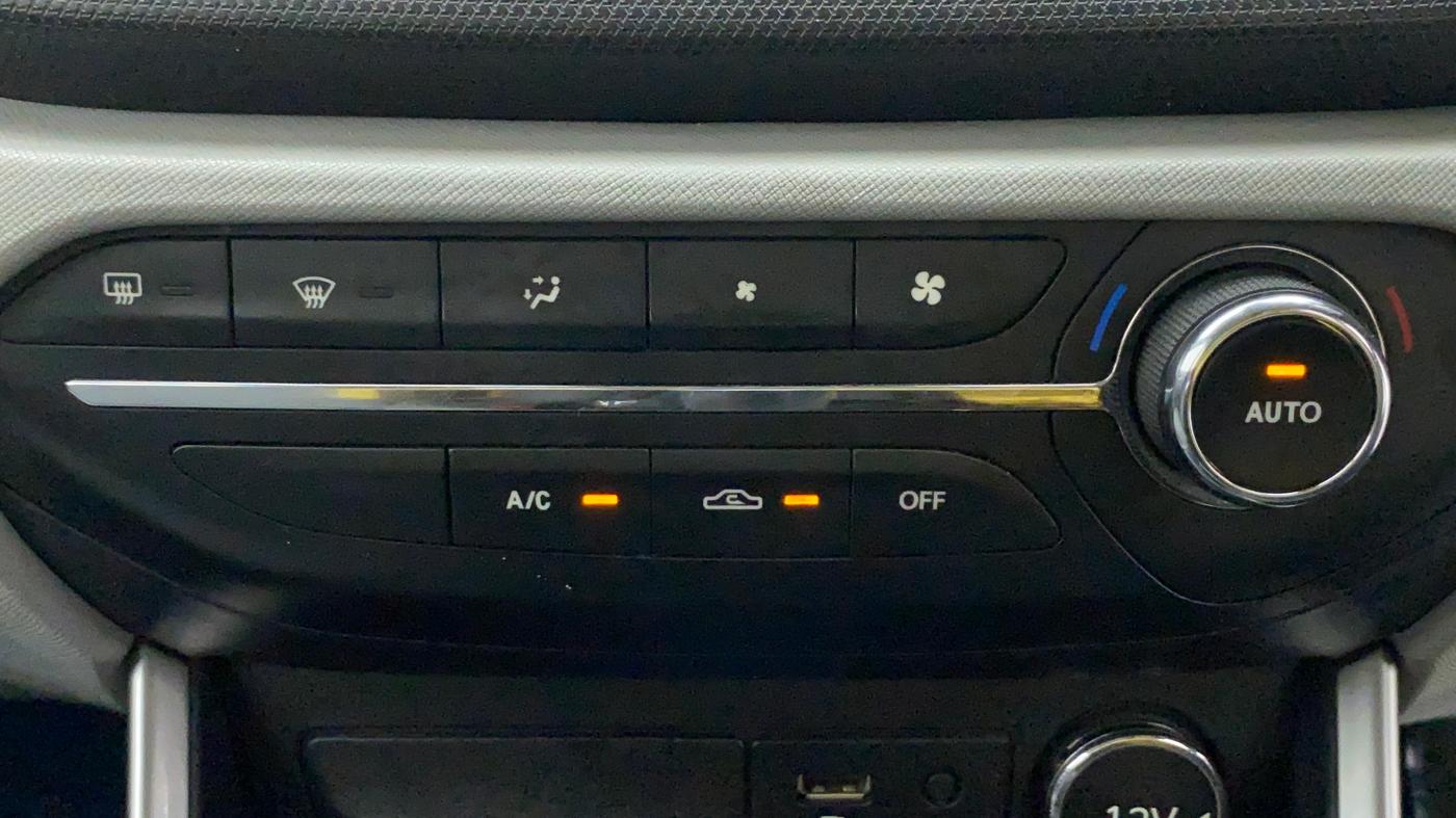 2020 Tata ALTROZ XZ (O) 1.2 RTN, Petrol, Manual, 17,660 km, Automatic Climate Control