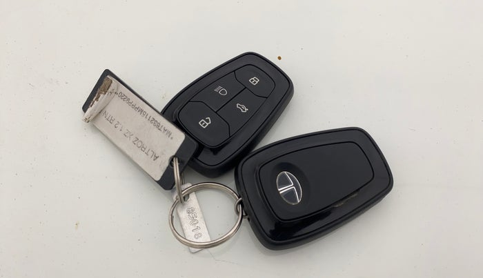 2021 Tata ALTROZ XZ PETROL, Petrol, Manual, 25,688 km, Key Close Up