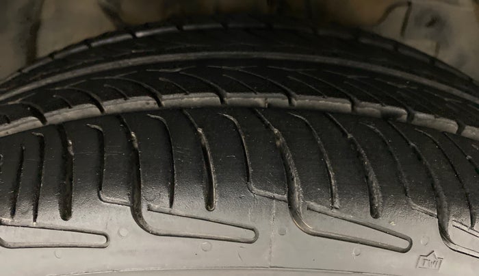 2015 Tata Bolt XM REVOTRON, Petrol, Manual, 40,005 km, Right Front Tyre Tread
