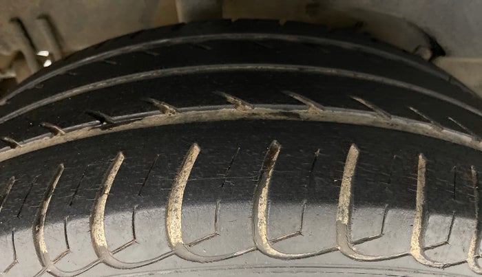 2015 Tata Bolt XM REVOTRON, Petrol, Manual, 40,005 km, Right Rear Tyre Tread