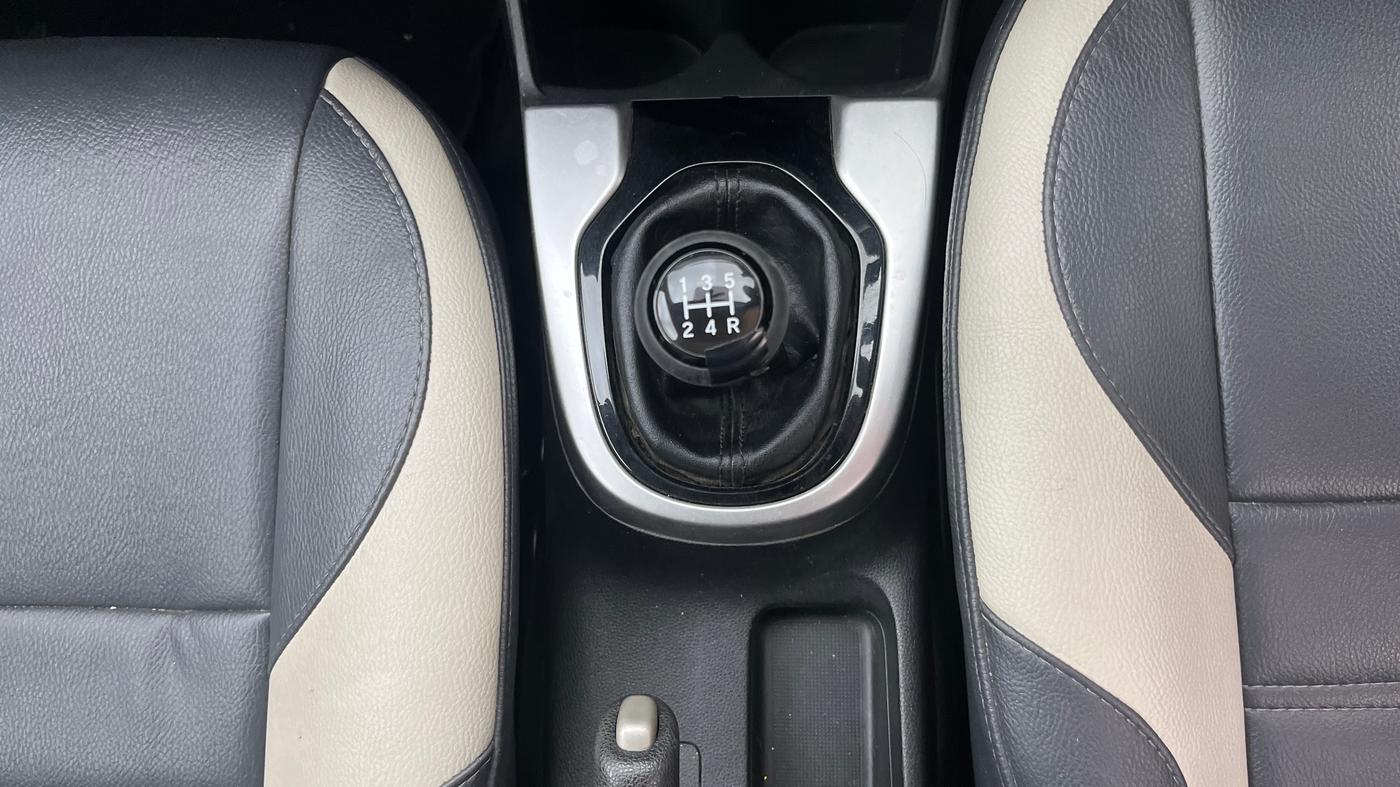 2017 Honda WR-V 1.2L I-VTEC VX MT, Petrol, Manual, 61,438 km, Gear Lever