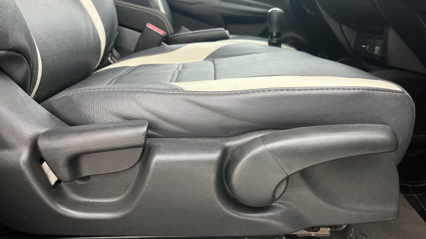2017 Honda WR-V 1.2L I-VTEC VX MT, Petrol, Manual, 61,438 km, Driver Side Adjustment Panel