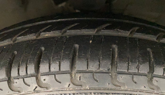 2011 Hyundai i10 SPORTZ 1.2, Petrol, Manual, 19,375 km, Right Front Tyre Tread