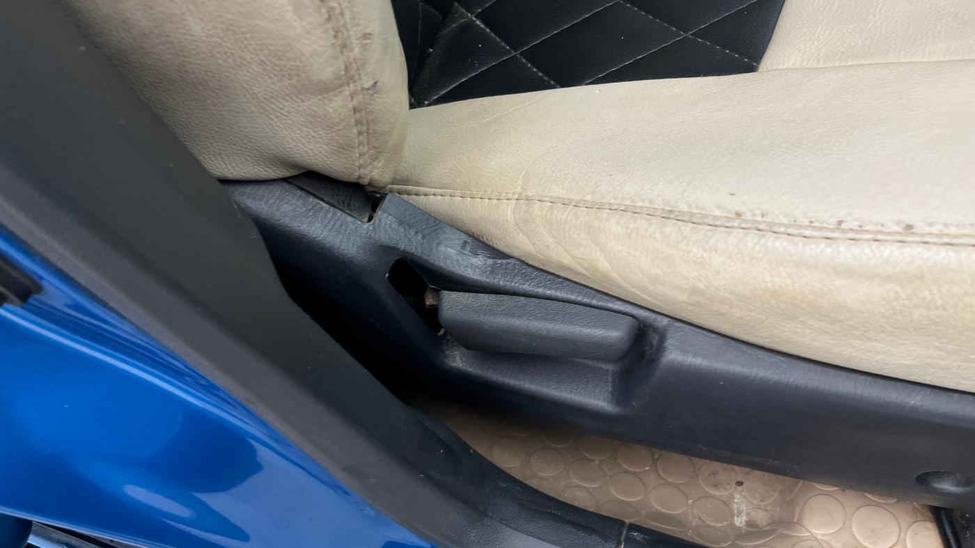 2015 Maruti Alto K10 VXI, Petrol, Manual, 53,338 km, Driver Side Adjustment Panel