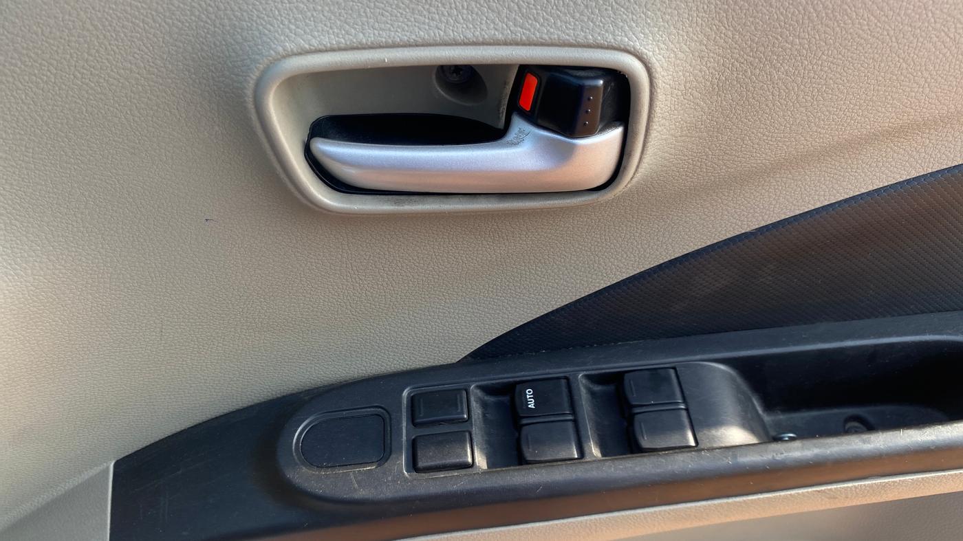 2014 Maruti Celerio VXI AMT, Petrol, Automatic, 92,953 km, Driver Side Door Panels Control