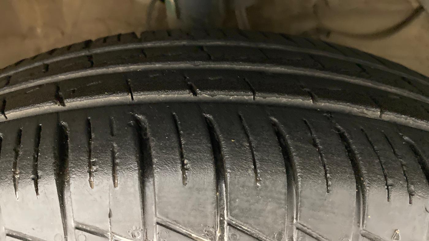 2021 Maruti Swift VXI, Petrol, Manual, 55,114 km, Right Front Tyre Tread
