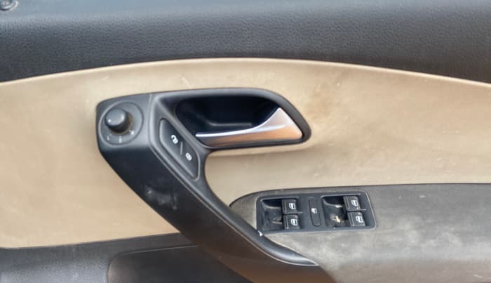 2013 Volkswagen Polo HIGHLINE1.2L, Petrol, Manual, 65,618 km, Driver Side Door Panels Control
