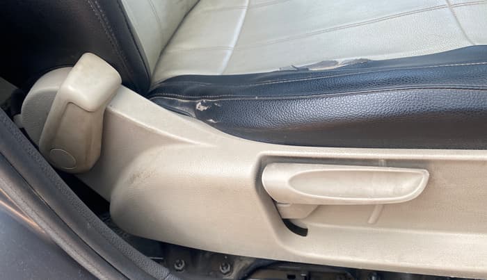 2013 Volkswagen Polo HIGHLINE1.2L, Petrol, Manual, 65,618 km, Driver Side Adjustment Panel