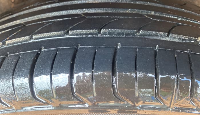 2013 Volkswagen Polo HIGHLINE1.2L, Petrol, Manual, 65,618 km, Right Rear Tyre Tread