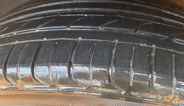 2013 Volkswagen Polo HIGHLINE1.2L, Petrol, Manual, 65,618 km, Left Front Tyre Tread