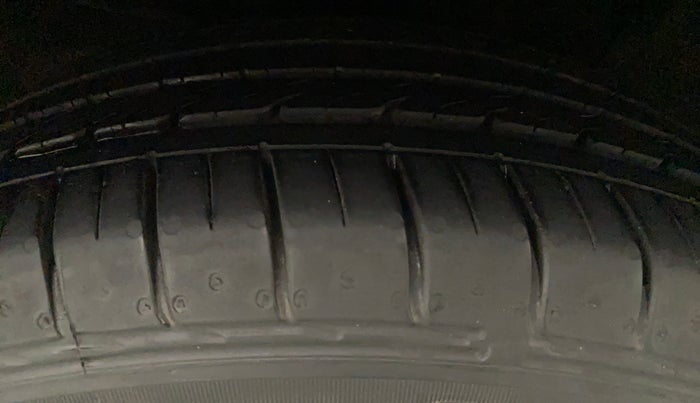 2016 Hyundai Creta SX PLUS 1.6 PETROL, Petrol, Manual, 71,757 km, Right Front Tyre Tread