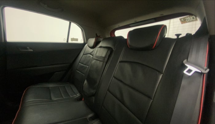 2016 Hyundai Creta SX PLUS 1.6 PETROL, Petrol, Manual, 71,757 km, Right Side Rear Door Cabin