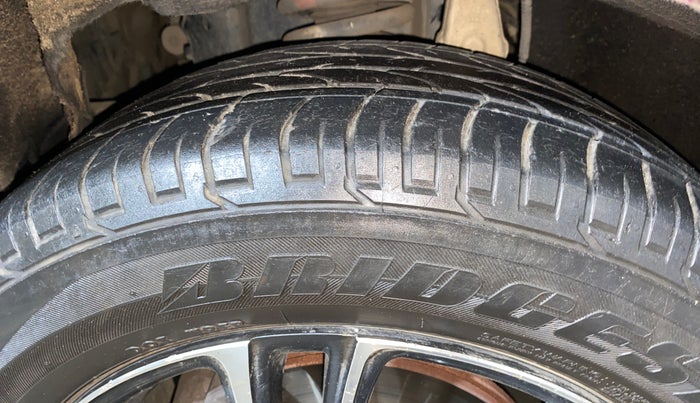 2018 Mahindra MARAZZO M8 7 STR, Diesel, Manual, 98,929 km, Left Front Tyre Tread