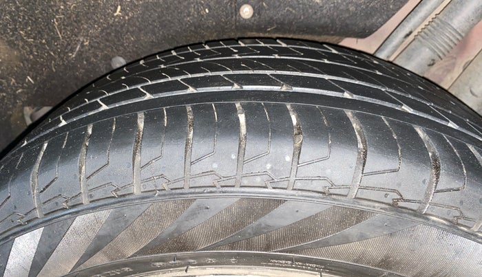 2018 Mahindra MARAZZO M8 7 STR, Diesel, Manual, 98,929 km, Left Rear Tyre Tread