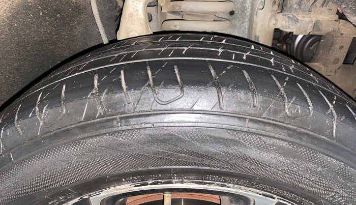 2018 Mahindra MARAZZO M8 7 STR, Diesel, Manual, 98,929 km, Right Front Tyre Tread