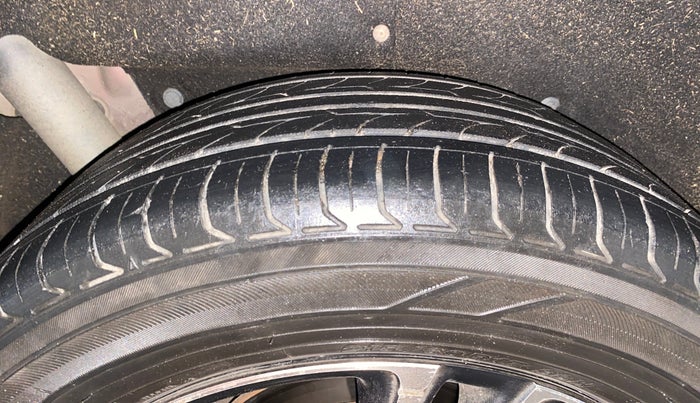 2018 Mahindra MARAZZO M8 7 STR, Diesel, Manual, 98,929 km, Right Rear Tyre Tread