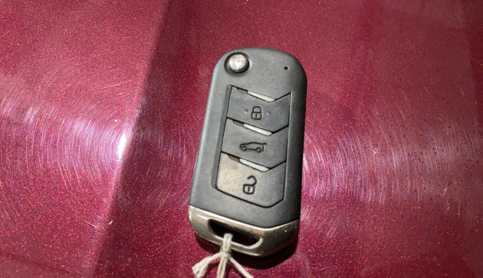 2018 Mahindra MARAZZO M8 7 STR, Diesel, Manual, 98,929 km, Key Close Up