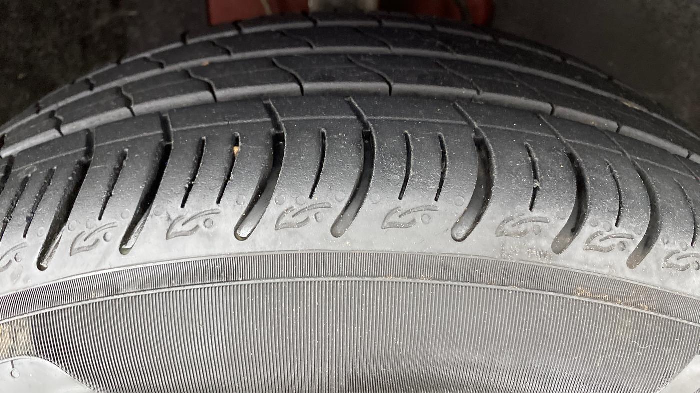 2021 Tata ALTROZ XM+ 1.2 RTN, Petrol, Manual, 9,764 km, Right Front Tyre Tread