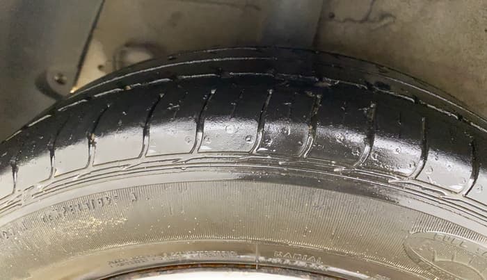 2016 Hyundai Xcent S 1.2, CNG, Manual, 90,833 km, Right Rear Tyre Tread