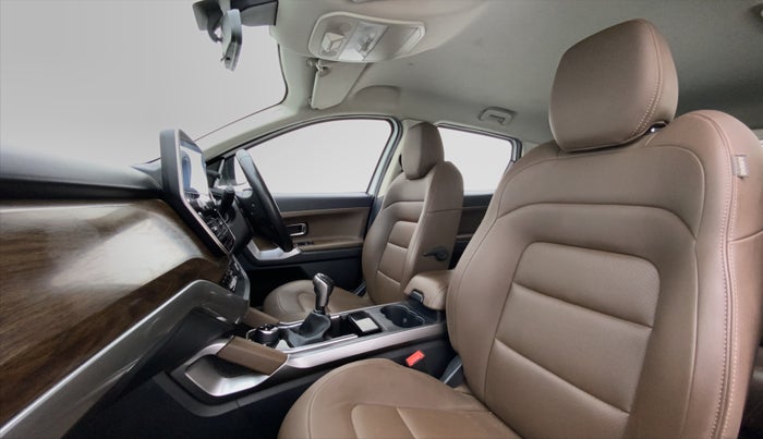 2019 Tata Harrier XZ 2.0L Kryotec, Diesel, Manual, 73,837 km, Right Side Front Door Cabin