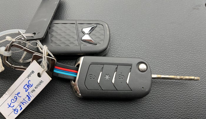 2023 Mahindra Thar LX P 2WD AT HT, Petrol, Automatic, 32,838 km, Key Close Up