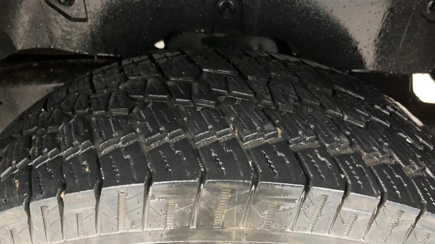2023 Mahindra Thar LX P 2WD AT HT, Petrol, Automatic, 32,838 km, Left Rear Tyre Tread