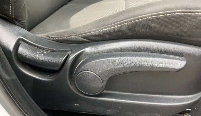 2016 Hyundai Creta SX PLUS 1.6 PETROL, Petrol, Manual, 94,638 km, Driver Side Adjustment Panel