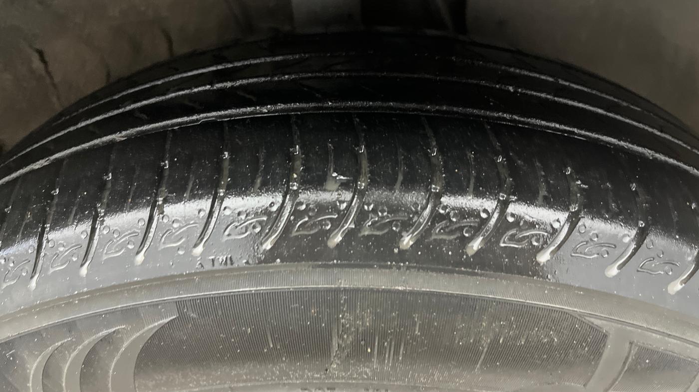 2022 KIA CARENS PRESTIGE 1.4 PETROL 7 STR, Petrol, Manual, 41,861 km, Right Front Tyre Tread