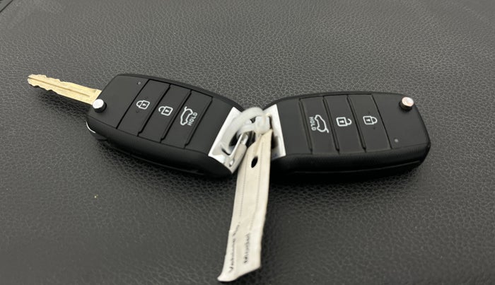 2022 KIA CARENS PRESTIGE 1.4 PETROL 7 STR, Petrol, Manual, 41,861 km, Key Close Up