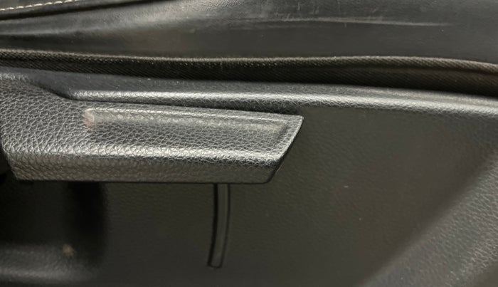 2022 KIA CARENS PRESTIGE 1.4 PETROL 7 STR, Petrol, Manual, 41,861 km, Driver Side Adjustment Panel