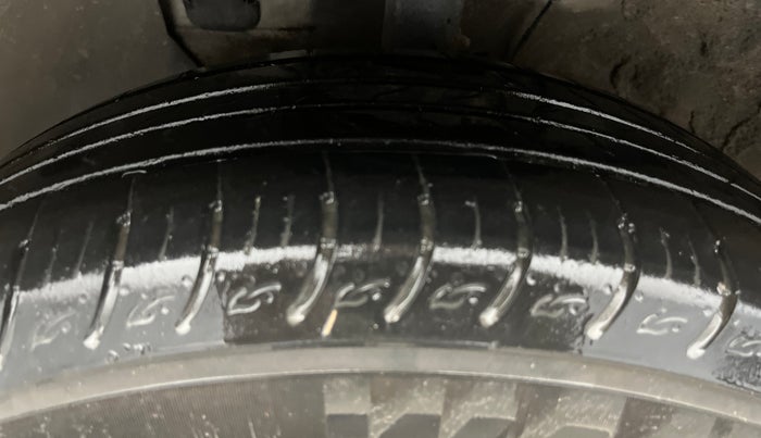 2022 KIA CARENS PRESTIGE 1.4 PETROL 7 STR, Petrol, Manual, 41,861 km, Left Front Tyre Tread