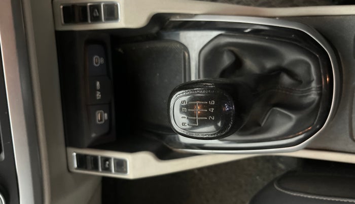 2022 KIA CARENS PRESTIGE 1.4 PETROL 7 STR, Petrol, Manual, 41,861 km, Gear Lever