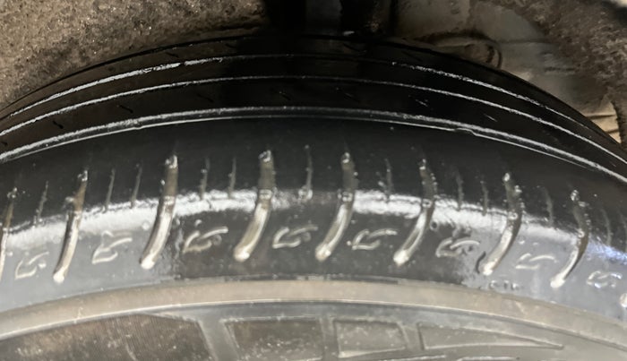 2022 KIA CARENS PRESTIGE 1.4 PETROL 7 STR, Petrol, Manual, 41,861 km, Left Rear Tyre Tread