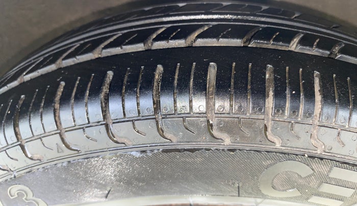 2016 Maruti Alto 800 LXI CNG, CNG, Manual, 59,023 km, Left Front Tyre Tread