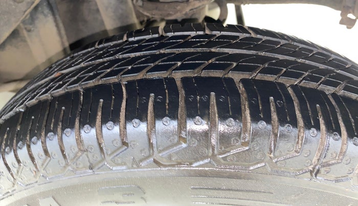 2016 Maruti Alto 800 LXI CNG, CNG, Manual, 59,023 km, Left Rear Tyre Tread