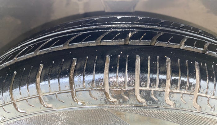 2016 Maruti Alto 800 LXI CNG, CNG, Manual, 59,023 km, Right Front Tyre Tread