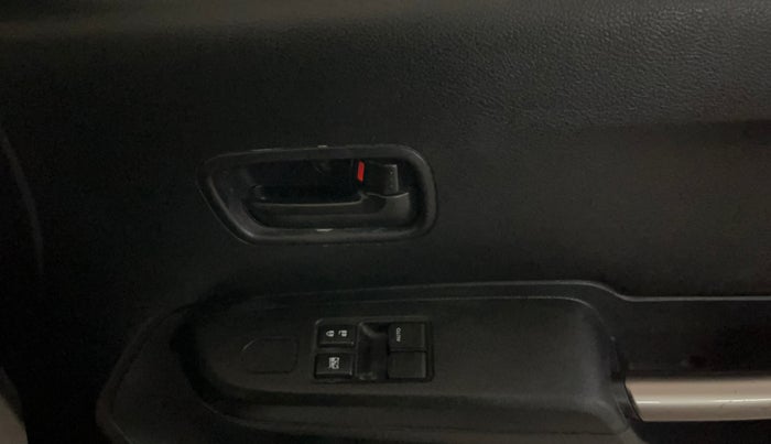 2017 Maruti IGNIS SIGMA 1.2, CNG, Manual, 43,069 km, Driver Side Door Panels Control