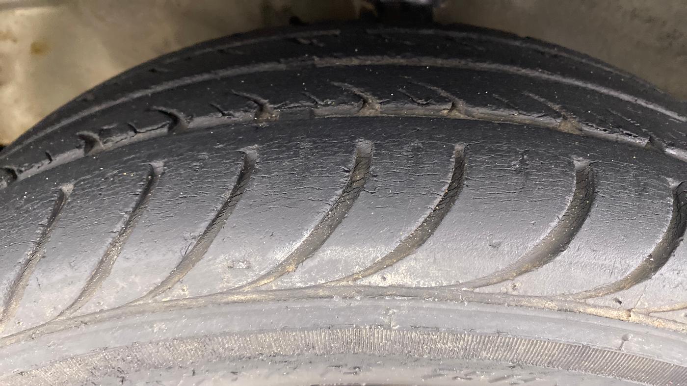 2010 Hyundai Santro Xing GLS, Petrol, Manual, 45,401 km, Left Front Tyre Tread