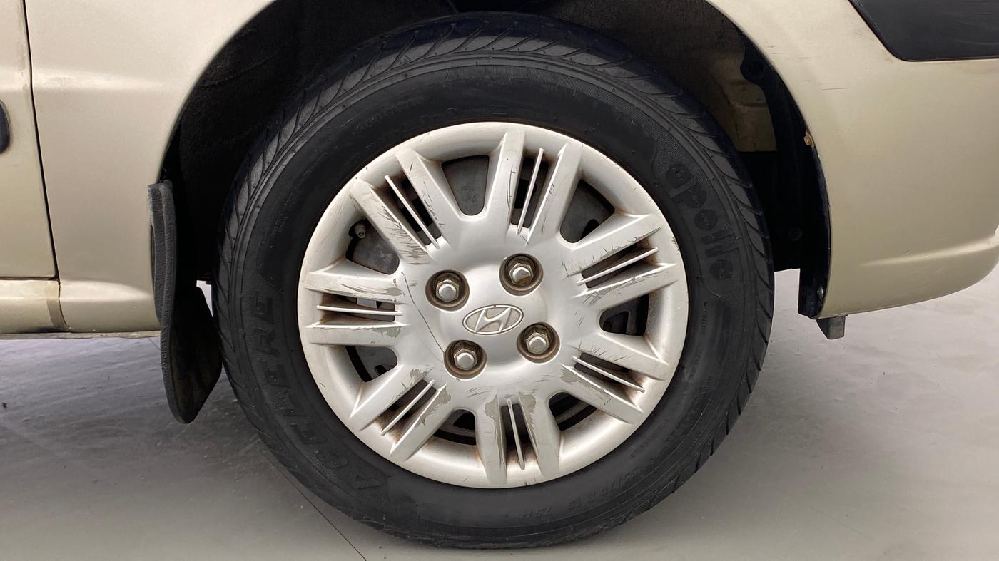 2010 Hyundai Santro Xing GLS, Petrol, Manual, 45,401 km, Right Front Wheel
