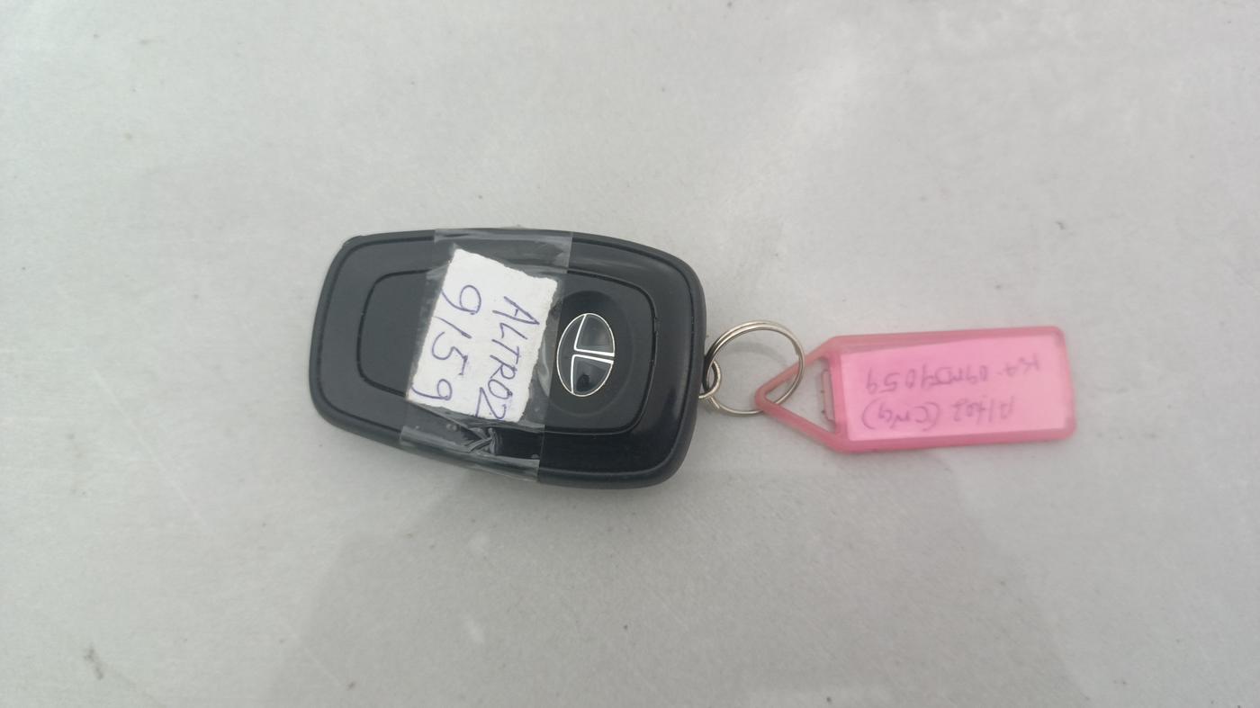 2023 Tata ALTROZ XZ PLUS O SUNROOF CNG, CNG, Manual, 17,767 km, Key Close Up