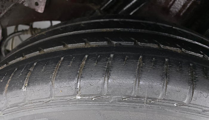2016 Honda Jazz 1.2 V AT, Petrol, Automatic, 35,031 km, Left Rear Tyre Tread