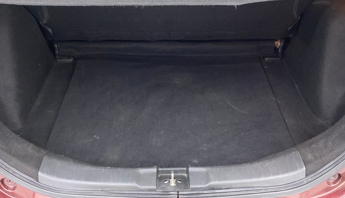 2016 Honda Jazz 1.2 V AT, Petrol, Automatic, 35,031 km, Boot Inside