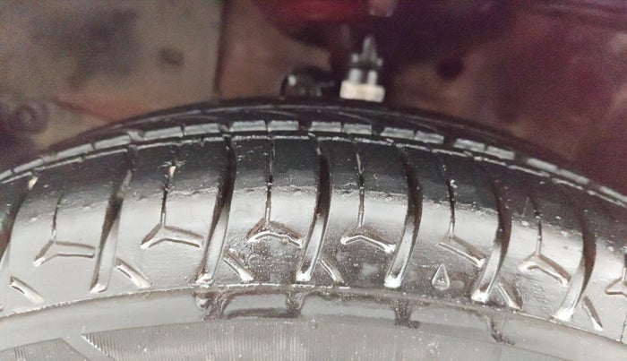 2015 Honda Brio S MT, Petrol, Manual, 38,748 km, Left Front Tyre Tread