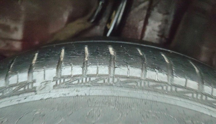 2015 Honda Brio S MT, Petrol, Manual, 38,748 km, Left Rear Tyre Tread