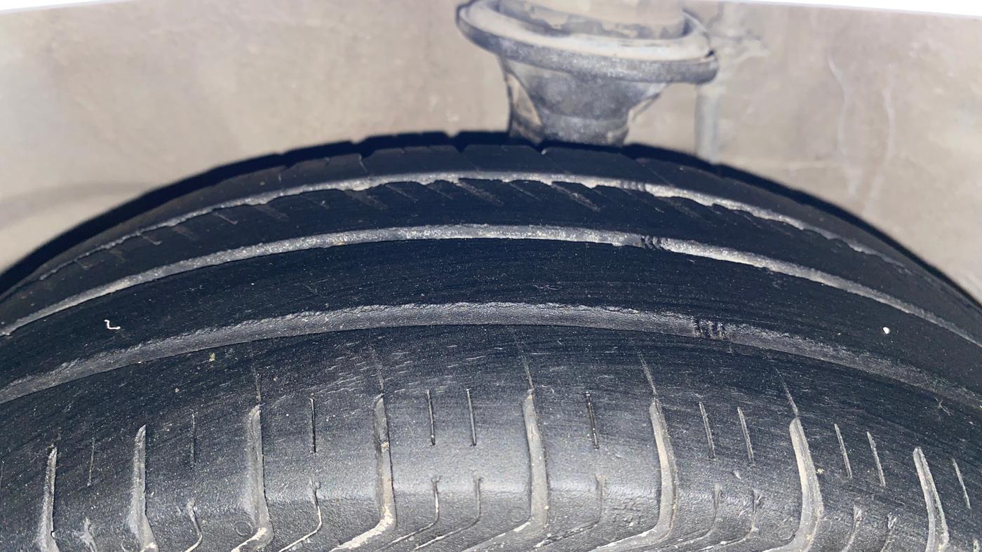 2019 Maruti Alto 800 LXI, Petrol, Manual, 1,83,245 km, Left Front Tyre Tread