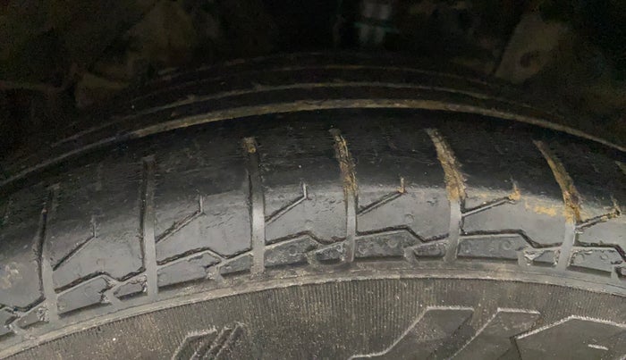 2018 Maruti S Cross ZETA 1.3, Diesel, Manual, 52,123 km, Left Front Tyre Tread