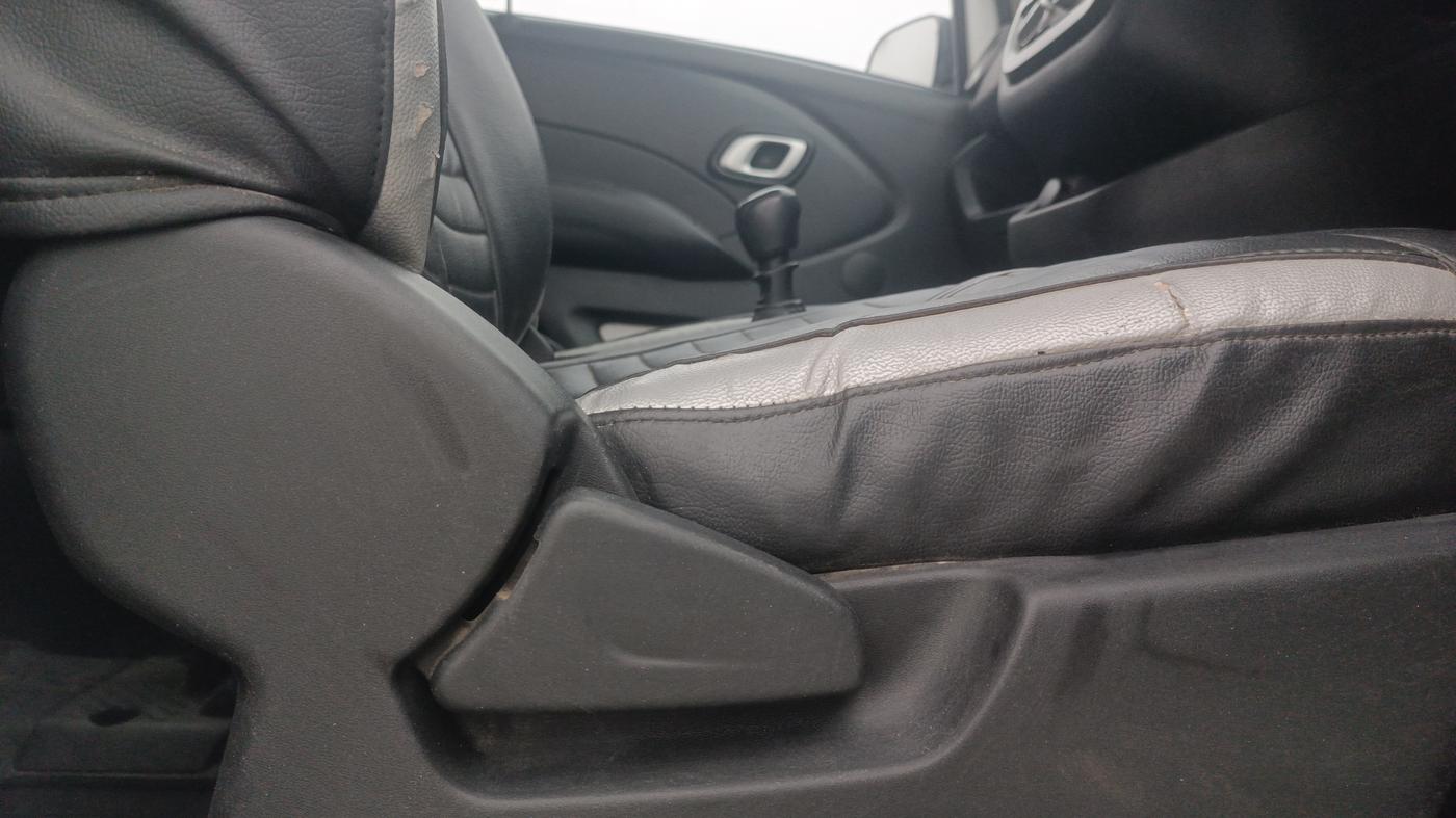 2018 Datsun Redi Go T (O), Petrol, Manual, 1,12,794 km, Driver Side Adjustment Panel