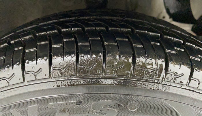 2015 Hyundai Eon D-LITE+, Petrol, Manual, 27,145 km, Right Front Tyre Tread